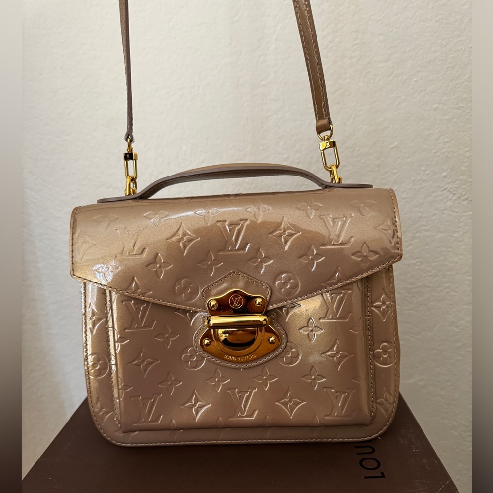 Louis Vuitton Poudre Monogram Vernis Mirada
